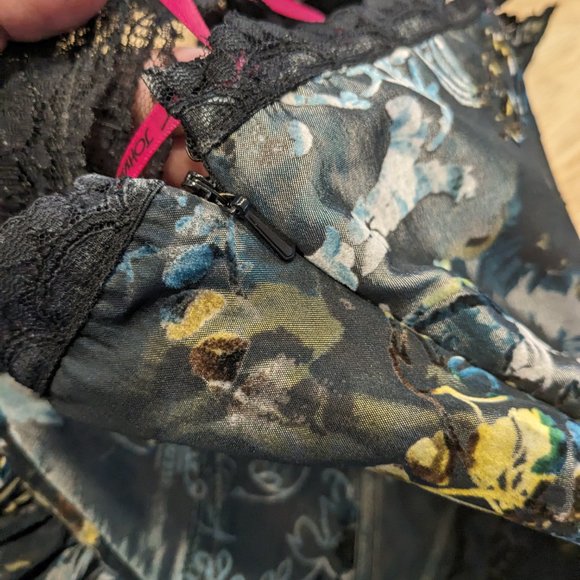 Betsey Johnson floral cocktail/grad dress size 2 - Picture 9 of 10